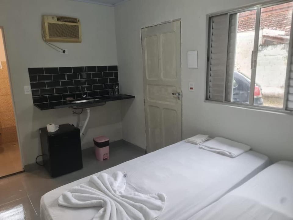 Bed, Kitchen or kitchenette, Photo of the whole room, air conditioner