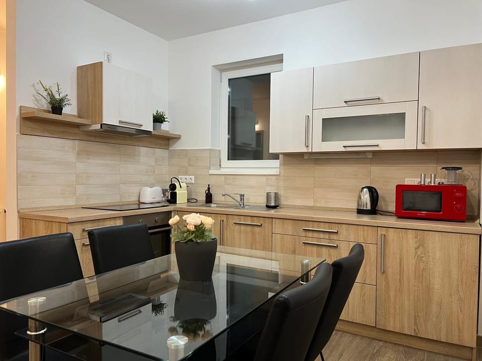 NMG APARTMAN - Megyeri tér 1A Apartment in Hungary