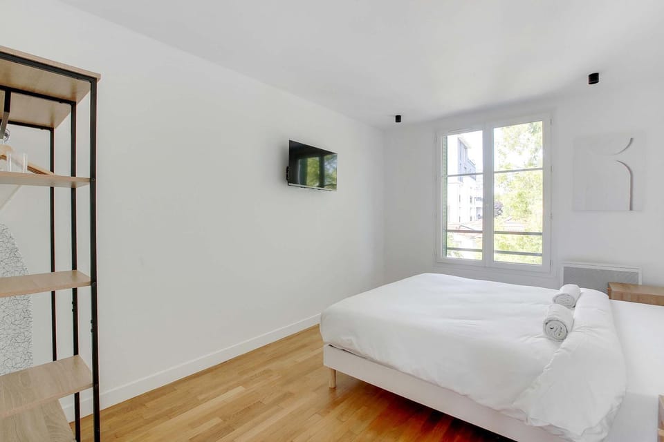 New, air-conditioned apartment - close to Paris Apartment in Île-de-France