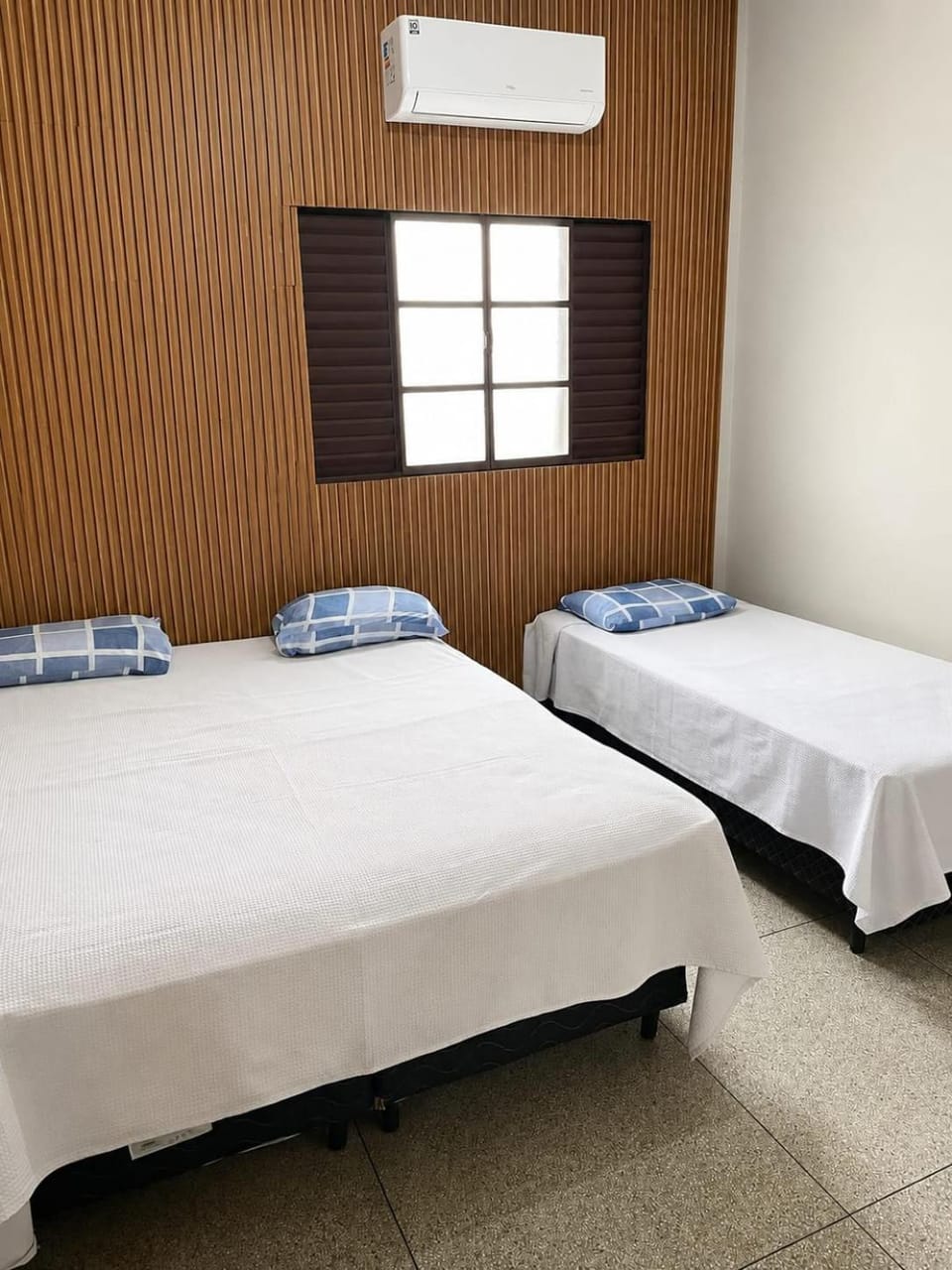 TV and multimedia, Breakfast, towels, air conditioner