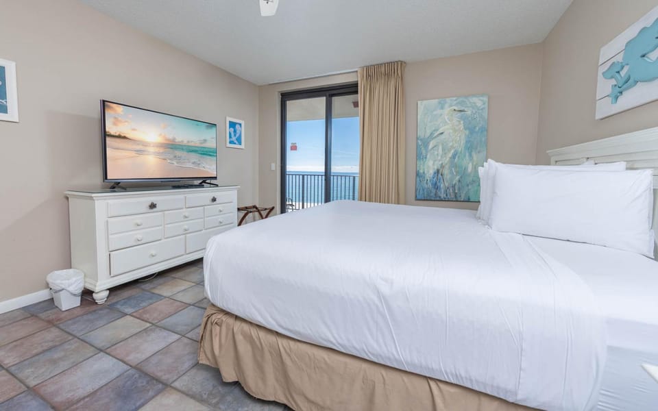 Phoenix X 609 by Brett Robinson Apartment in Ono Island
