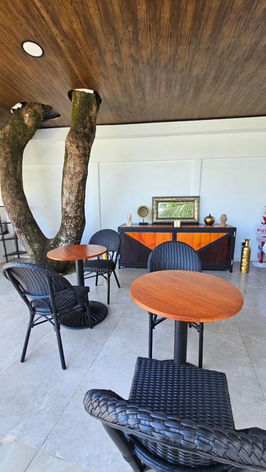 Restaurant/places to eat, Lounge or bar, Breakfast