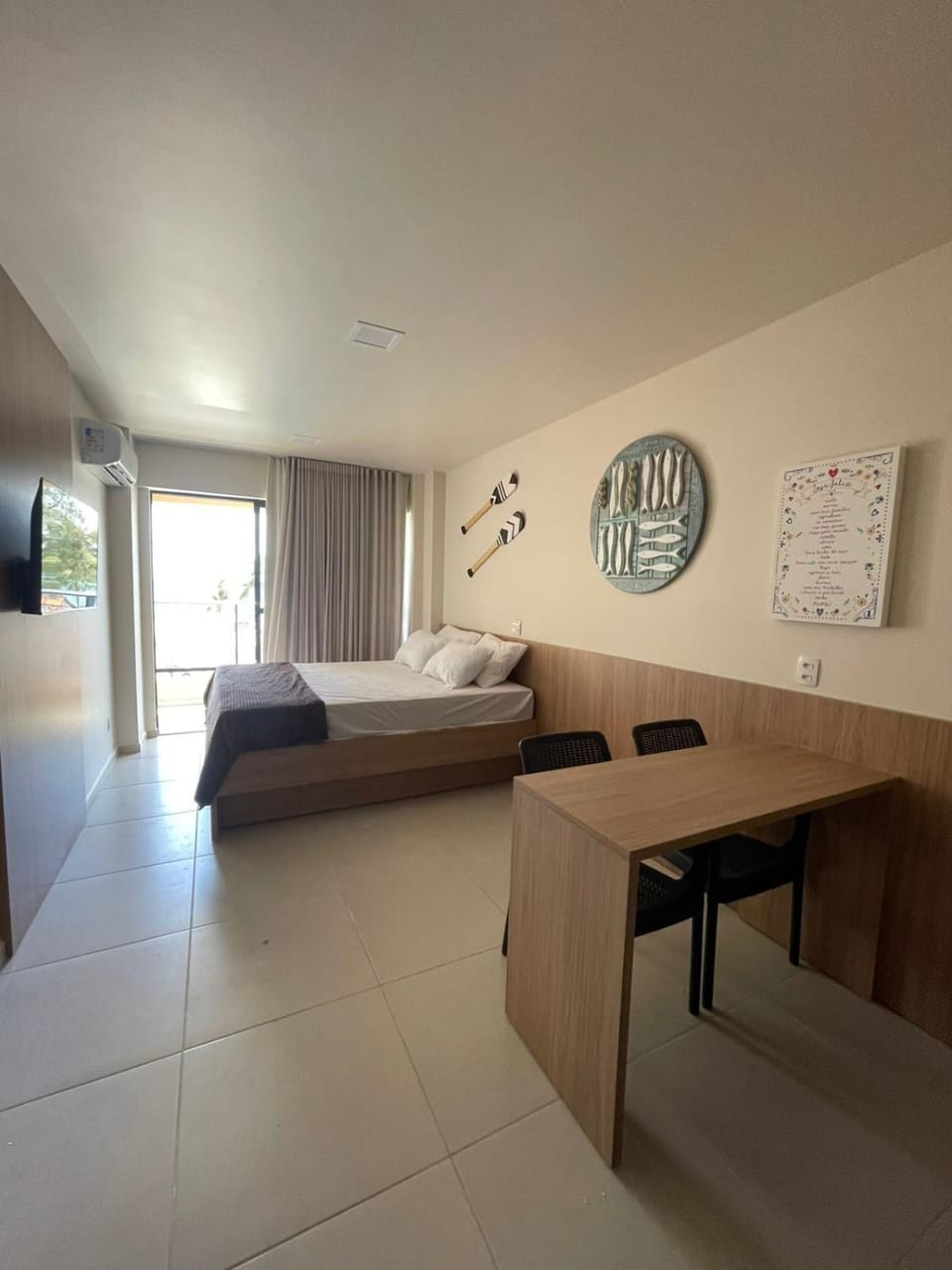 Photo of the whole room, Bedroom