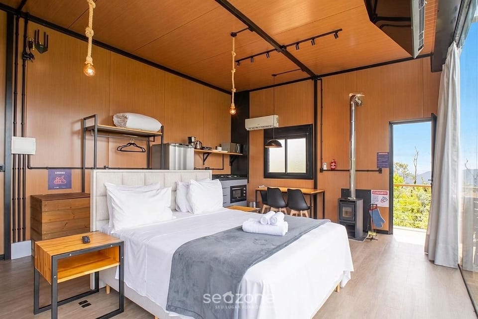 Bed, Balcony/Terrace, Bedroom, Mountain view