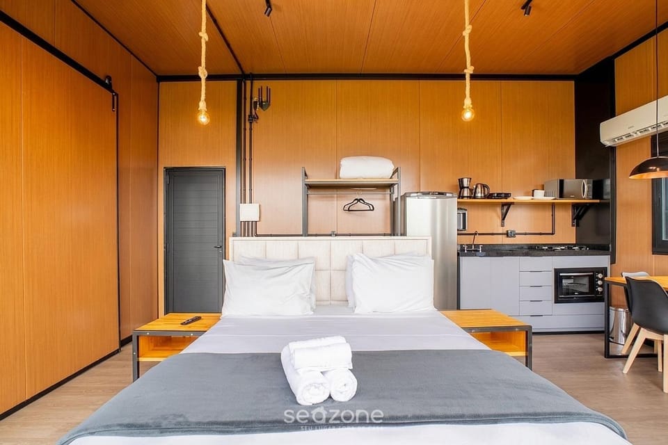 Kitchen or kitchenette, Bedroom