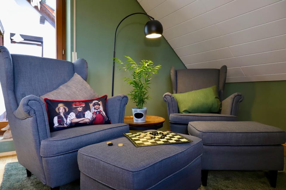 Living room, Seating area