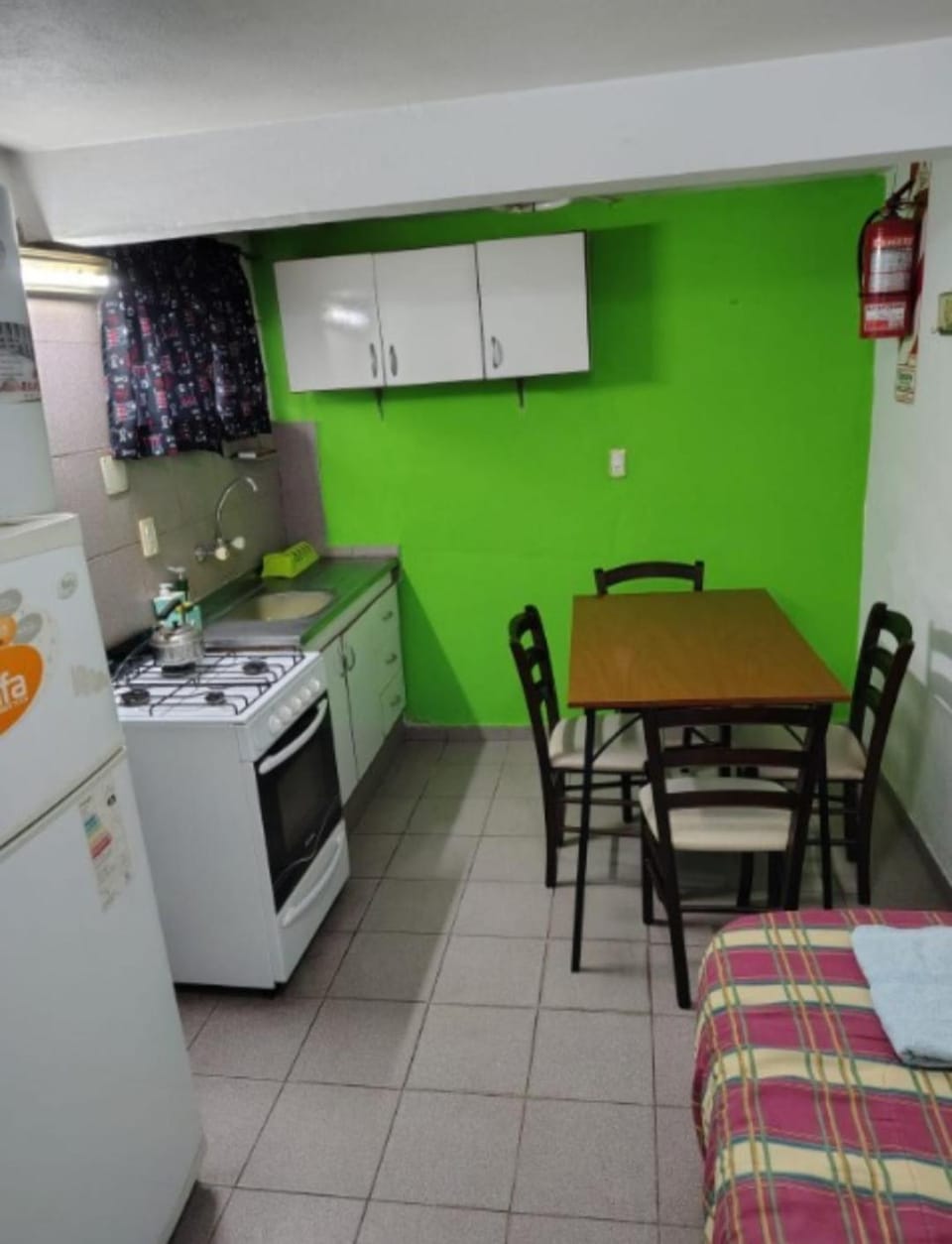 Kitchen or kitchenette, Dining area, oven