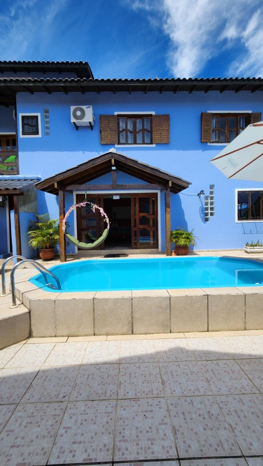 Communal lounge/ TV room, Pool view