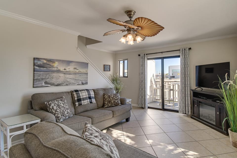 Absolute Best Location! Heart of Gulf Shores Condo House in West Beach