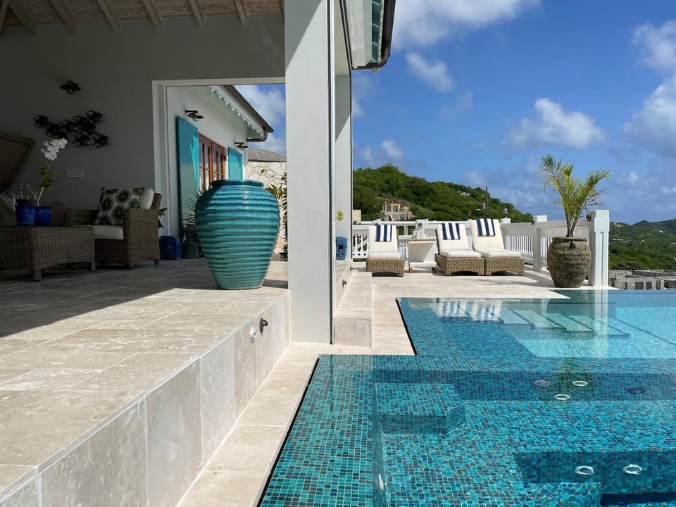 Property building, Balcony/Terrace, Swimming pool