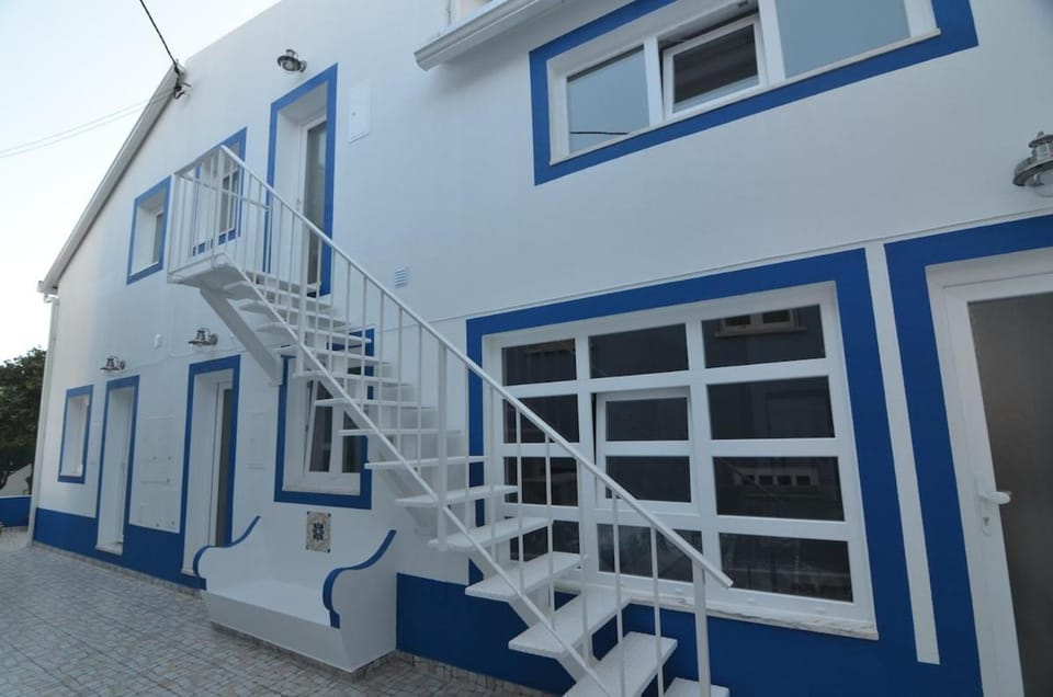 Setubal Courtyard Houses - PAINTERS HOUSE House in Setúbal Municipality