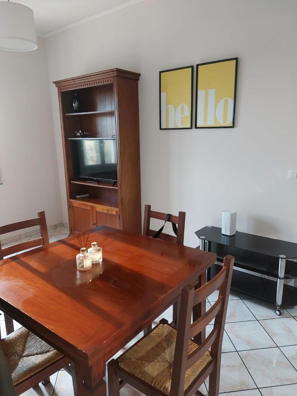 TV and multimedia, Living room, Seating area, Dining area