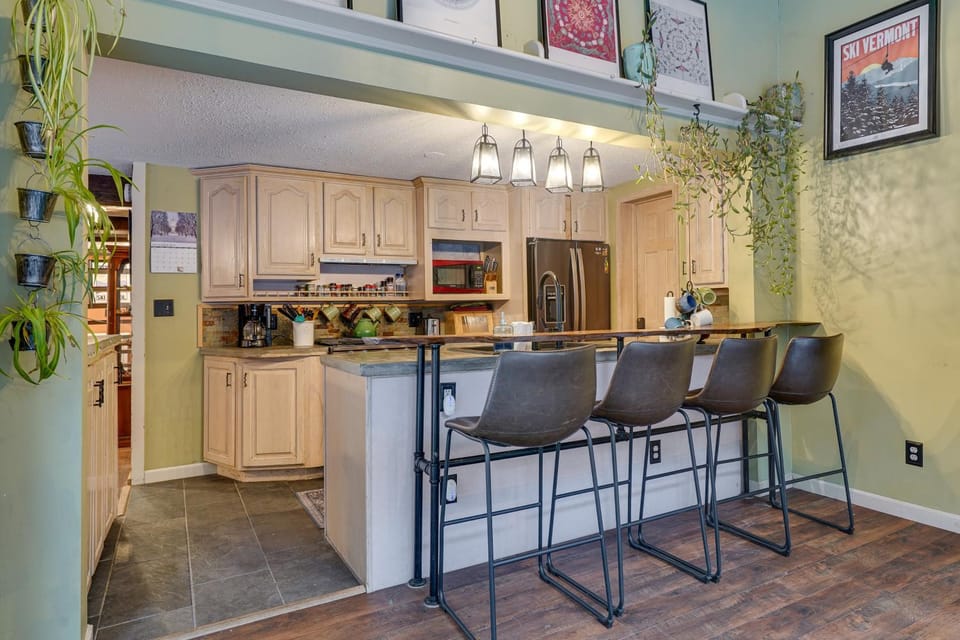 3 Mi to Mount Snow: Spacious West Dover Home House in Dover