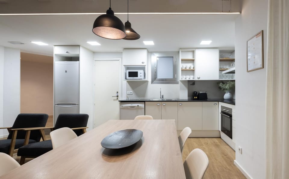 Kitchen or kitchenette, Dining area, dishwasher, oven, toaster
