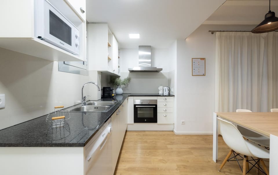 Kitchen or kitchenette, Dining area, stove, toaster
