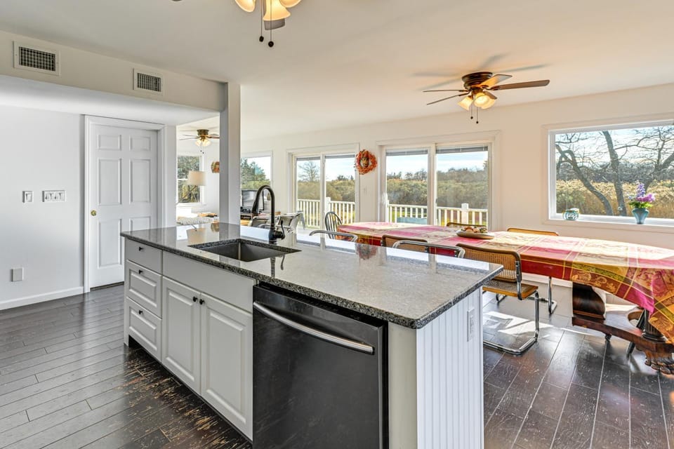 1 Block to Bellport Bay! Scenic Hamptons Hideaway Apartment in Fire Island