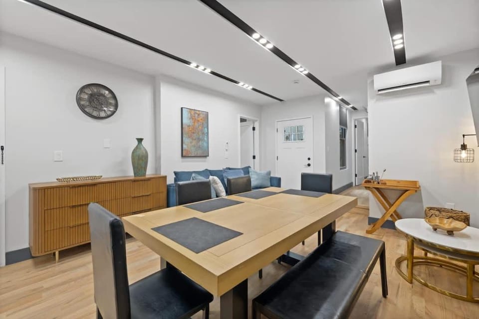 Living room, Dining area