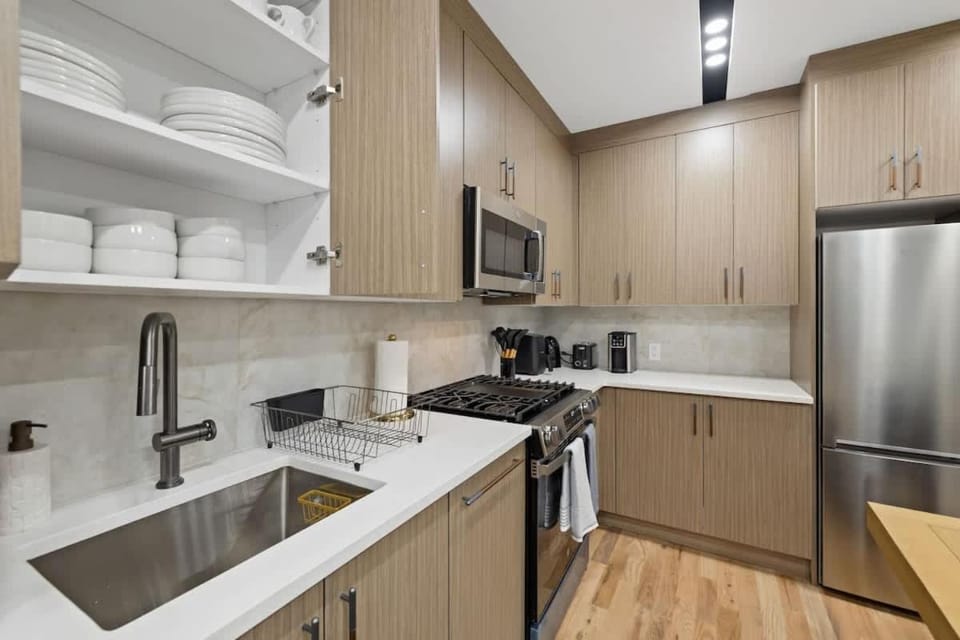 Kitchen or kitchenette, dishwasher