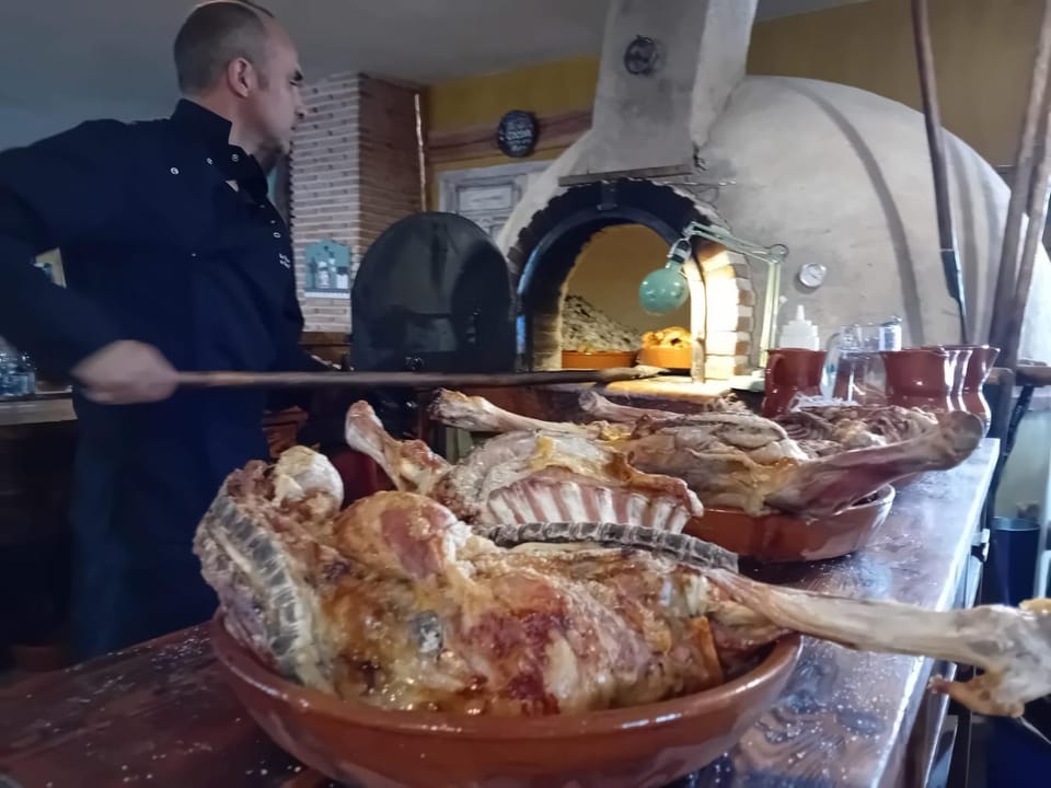 Restaurant/places to eat, Lounge or bar, Food, pet friendly