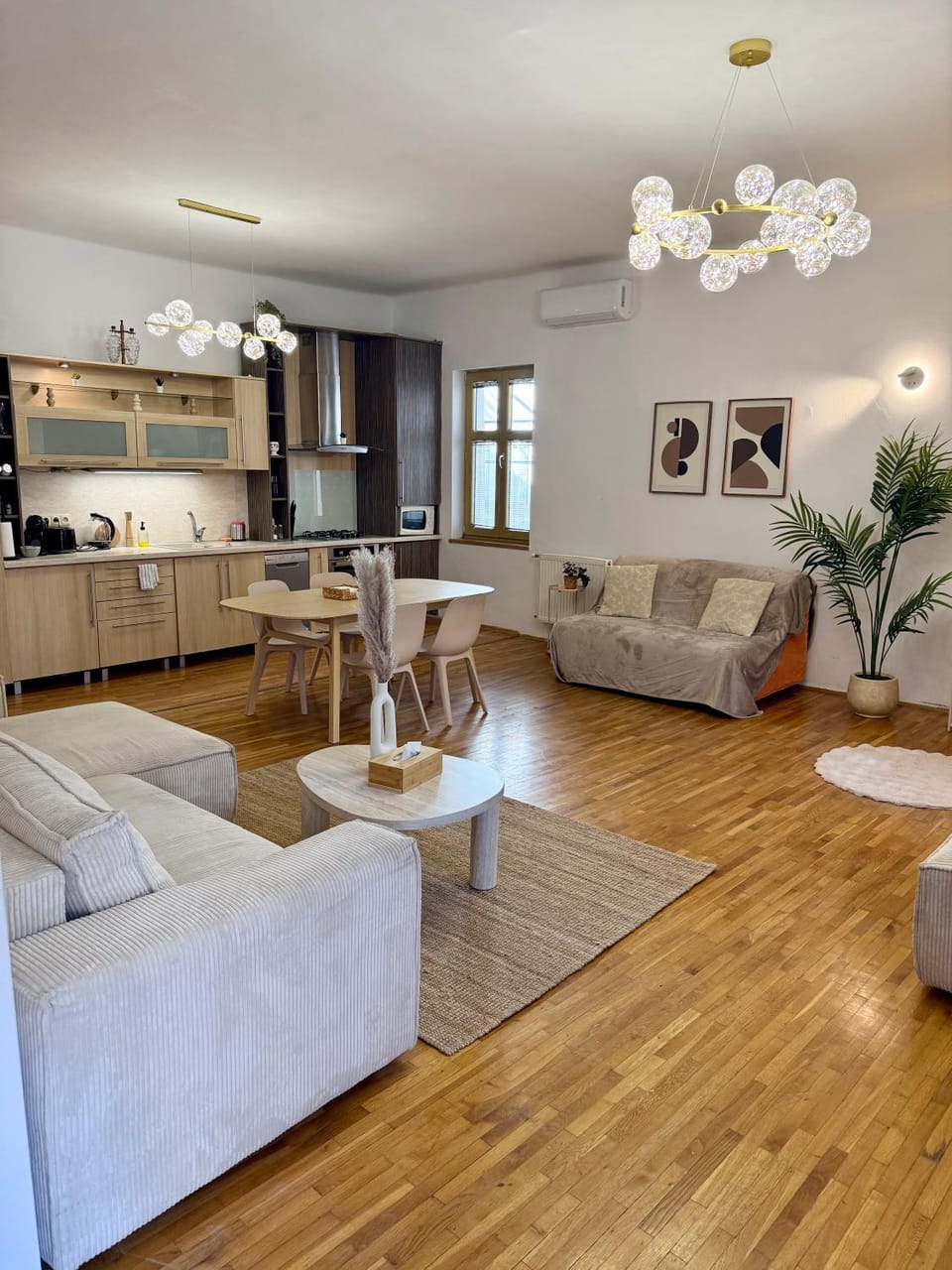 URBAN JUNGLE 2-bedroom apartment old town Air Conditioned Apartment in Bratislava