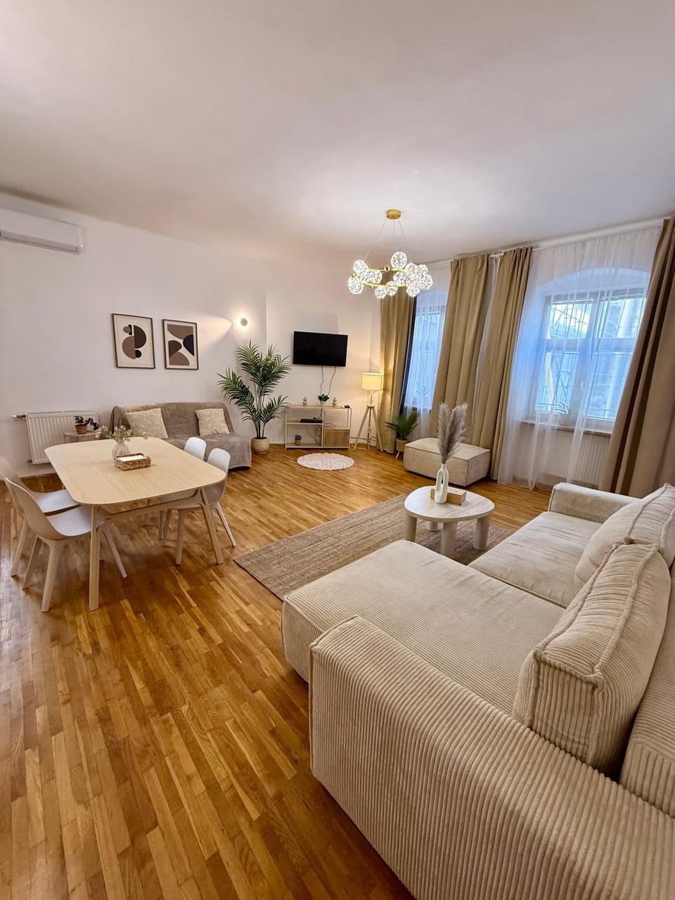 URBAN JUNGLE 2-bedroom apartment old town Air Conditioned Apartment in Bratislava