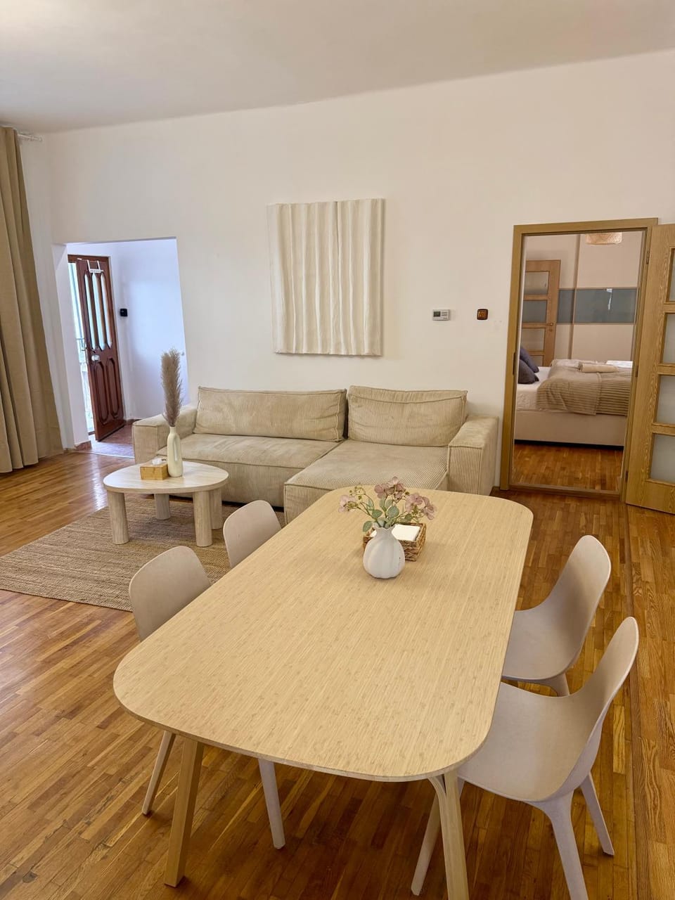 URBAN JUNGLE 2-bedroom apartment old town Air Conditioned Apartment in Bratislava