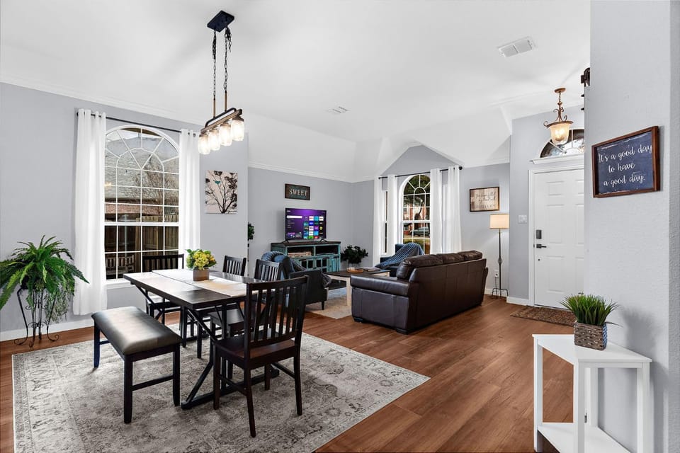 TV and multimedia, Living room, Dining area