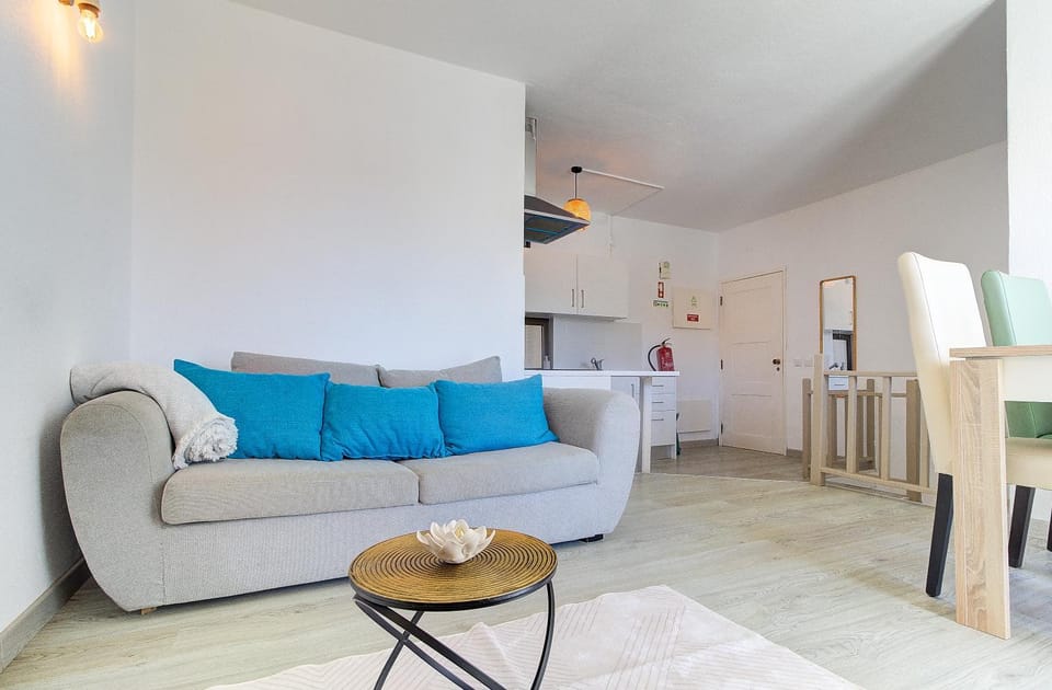 Living room, internet