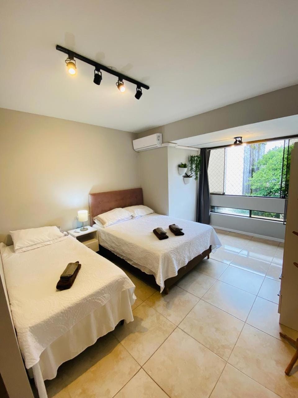 Apto no centrinho com split perto do mar acochegante e muito confortavel perto de tudo Apartment in State of Rio Grande do Sul