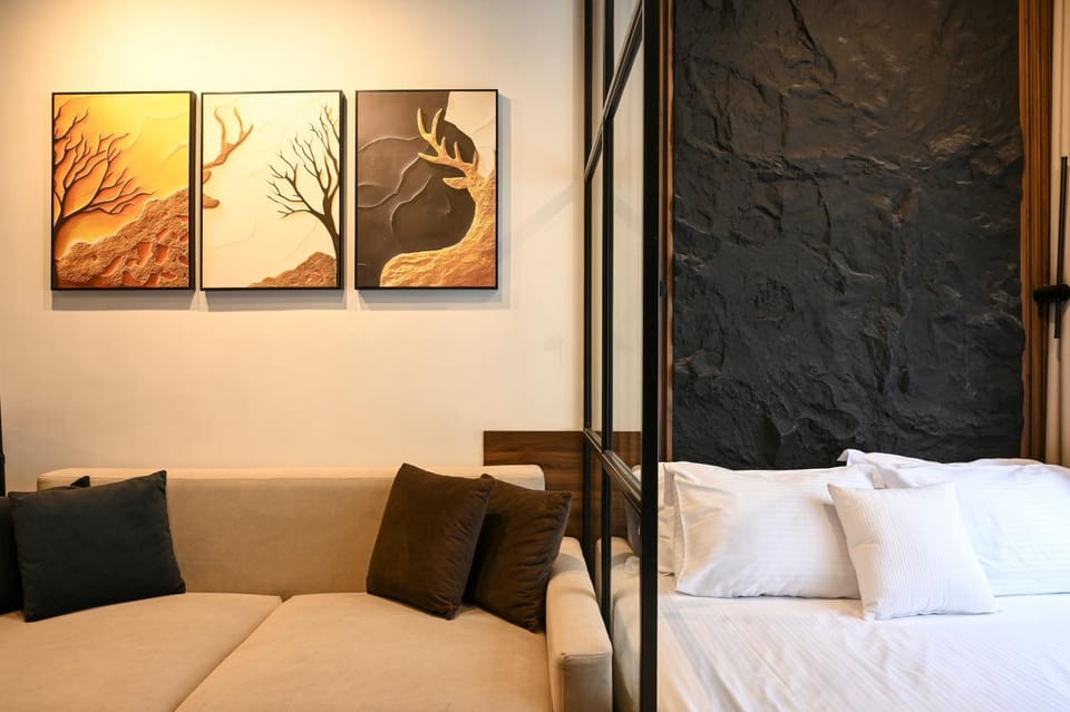 Bed, Living room, Photo of the whole room, Seating area, Bedroom