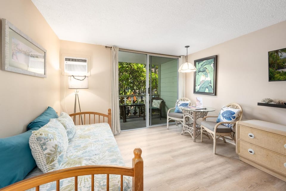 Kona Islander Inn#228: Located in downtown Kona! House in Holualoa