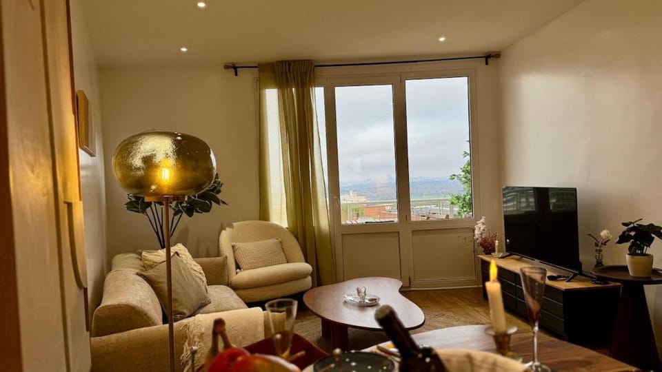 Vue Paris 1 min de la gare Apartment in Saint-Cloud