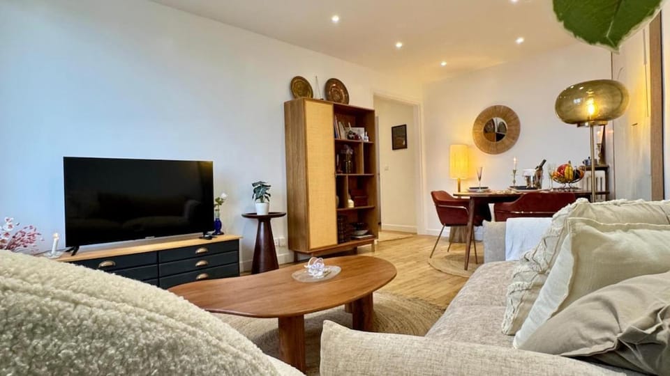 Vue Paris 1 min de la gare Apartment in Saint-Cloud