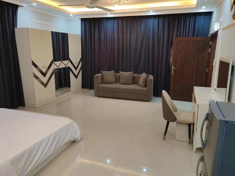 TV and multimedia, Photo of the whole room
