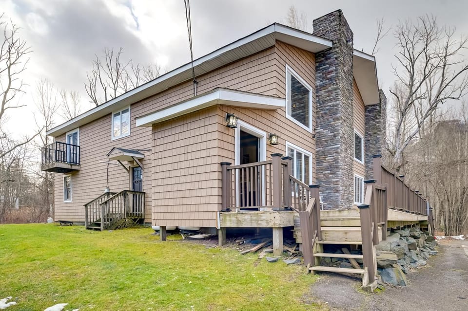 < 1 Mi to Hunter Mtn Skiing: Family-Friendly Stay! House in Hunter