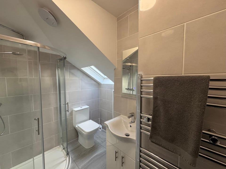 Beddington Village Serviced Accommodation Apartment in Croydon