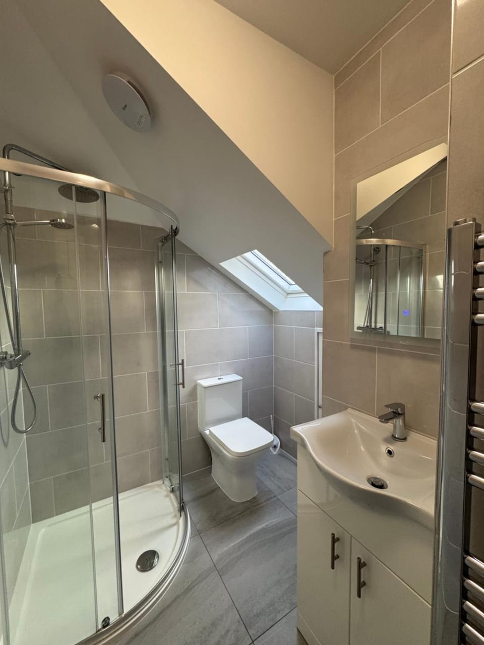 Beddington Village Serviced Accommodation Apartment in Croydon