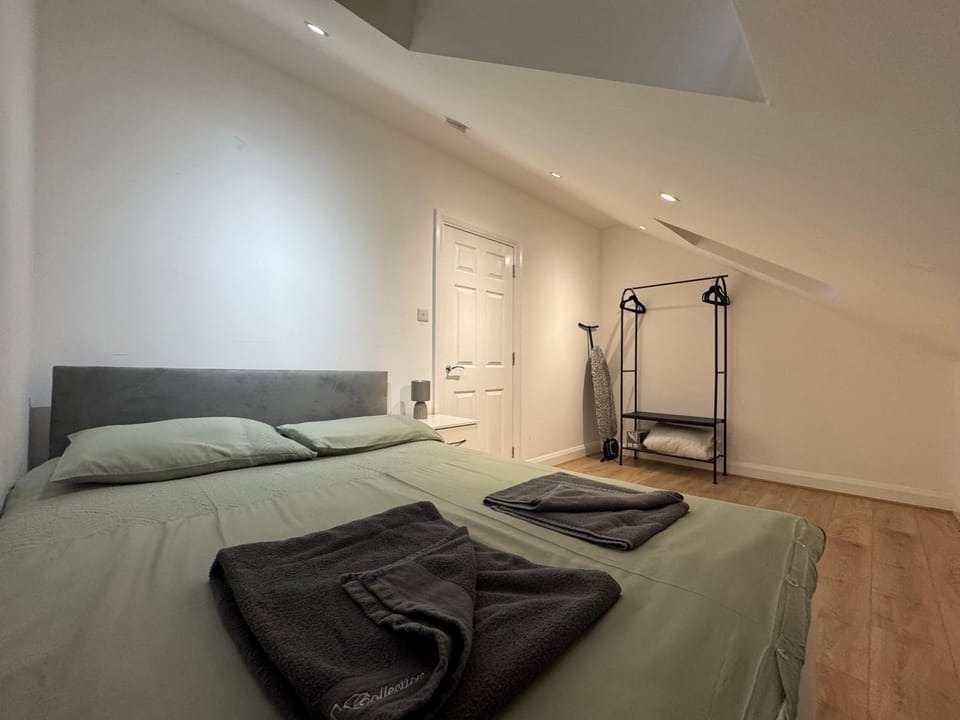 Beddington Village Serviced Accommodation Apartment in Croydon