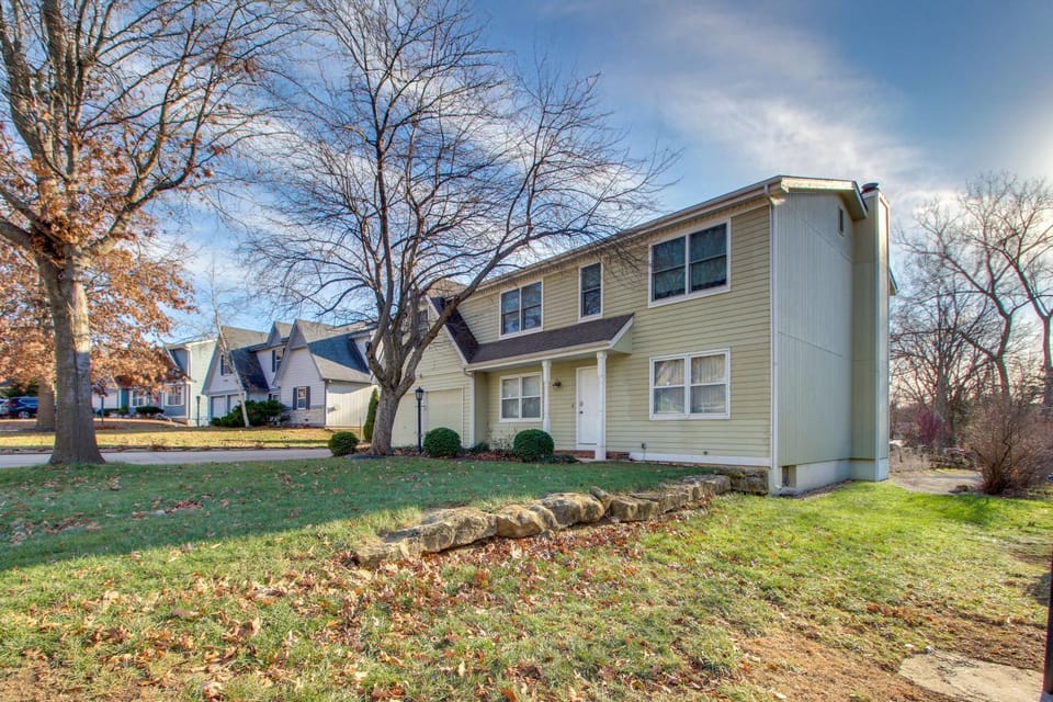 2 Mi to KU Campus: Group Getaway w/ Patio & Garden House in Lawrence