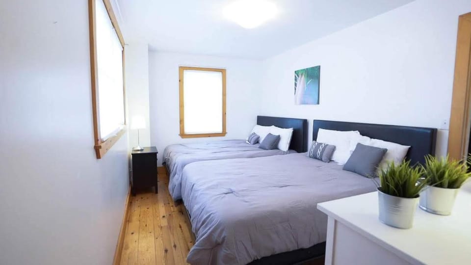 Cottage on Crystal Beach 3BR & BBQ House in Fort Erie