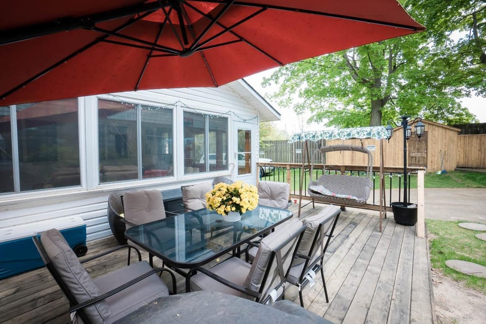 Cottage on Crystal Beach 3BR & BBQ House in Fort Erie