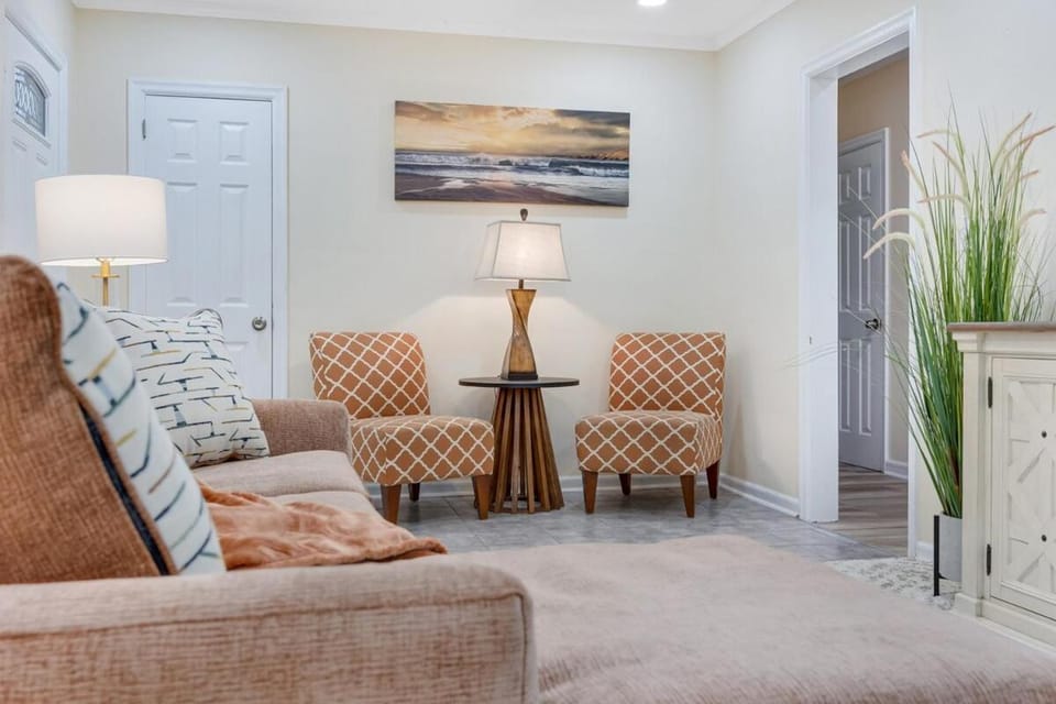Classic Comfort Home- Near Ft Benning, Large Deck, Sleeps 10 House in Columbus
