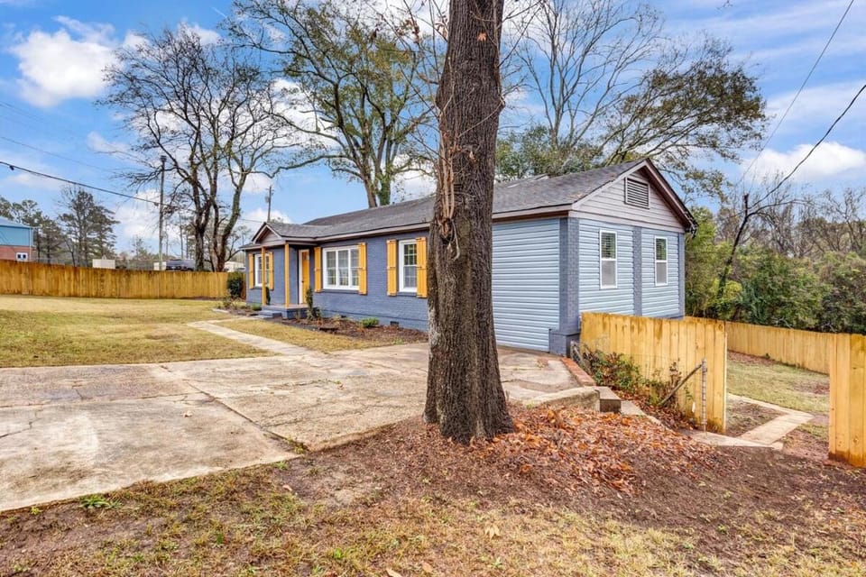 Classic Comfort Home- Near Ft Benning, Large Deck, Sleeps 10 House in Columbus