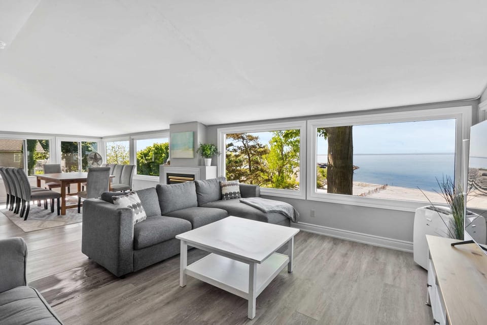 Crystal Beach Waterfront Cottage - Sunset Views House in Fort Erie