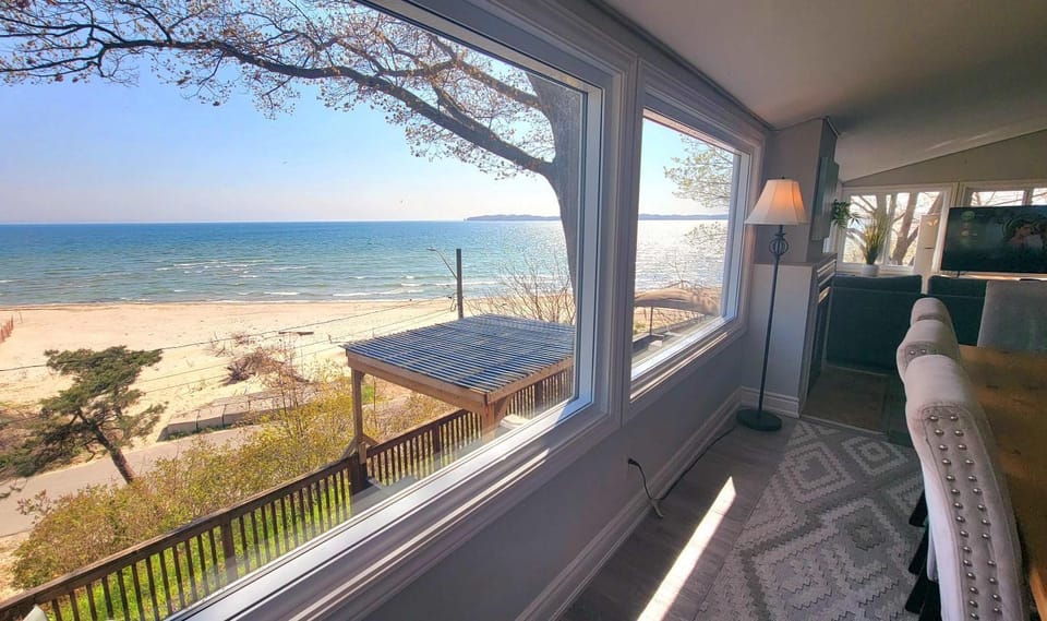 Crystal Beach Waterfront Cottage - Sunset Views House in Fort Erie