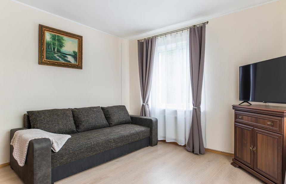 TV and multimedia, Living room, Photo of the whole room, Seating area, Evening entertainment