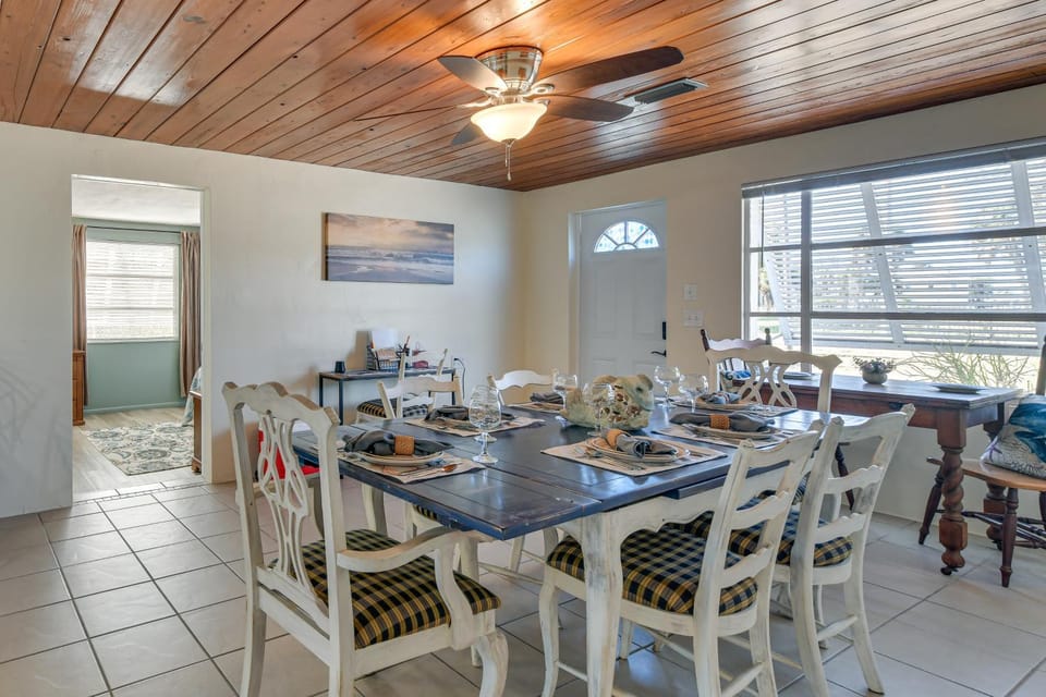 2 Mi to Manasota Key Beaches: Coastal Getaway House in Manasota Key