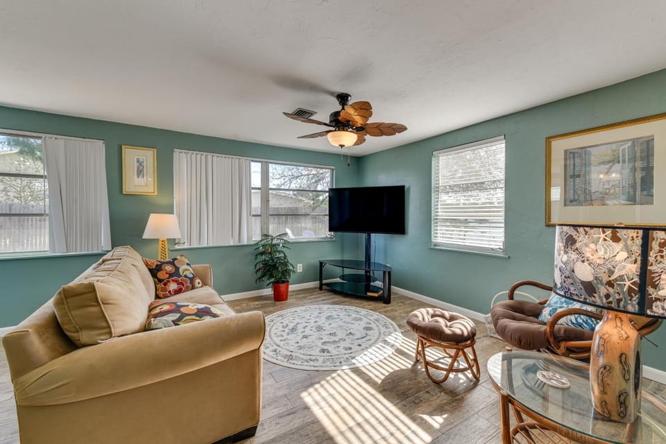 2 Mi to Manasota Key Beaches: Coastal Getaway House in Manasota Key