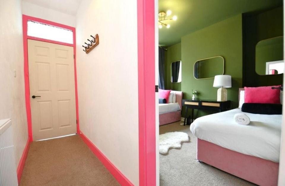 Manchester Getaway Bright & Spacious With Parking House in Salford