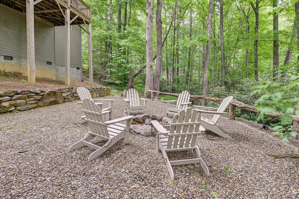 Modern Mountain Zen 3-Bed, 3-Bath Home with Creeks House in Tennessee